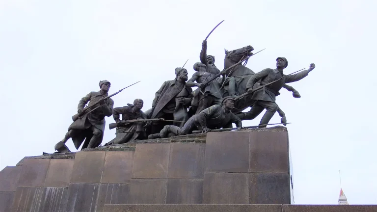 Памятник Василию Чапаеву